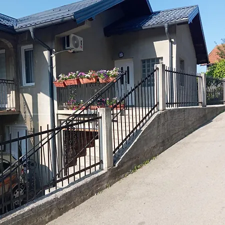 Dzenana Apartment *